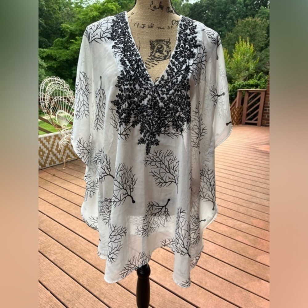 Beach ware cover up white and black beads size S embroidered - Picture 1 of 16